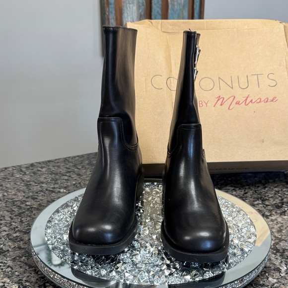 Coconuts by Matisse Basil Black mid calf Buckle moto Boots NEW 6 - Picture 4 of 17